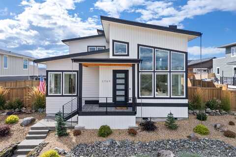 3769 SW 43rd Street, Redmond, OR 97756
