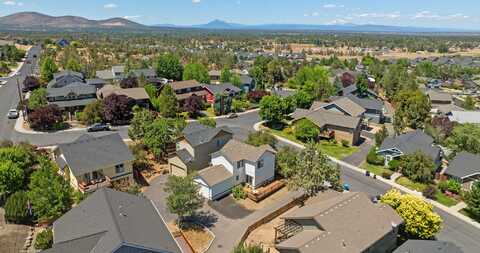 3564 SW Salmon Avenue, Redmond, OR 97756