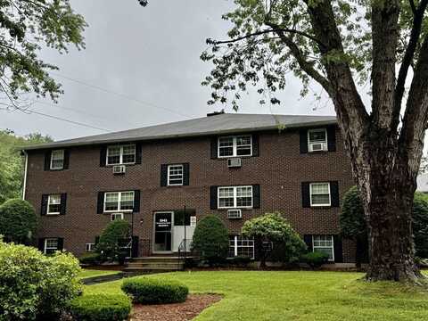 96 Richardson Rd, Chelmsford, MA 01863