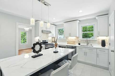 685 Union St, Braintree, MA 02184