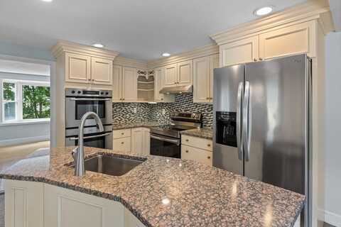 19 Tucker Ave, Pepperell, MA 01463