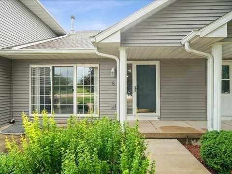 935 74th Street NE, Cedar Rapids, IA 52402