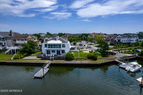 98 Waterman Avenue, Rumson, NJ 07760