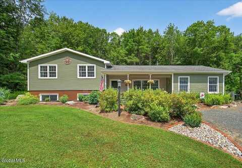 379 North Road, Poestenkill, NY 12018