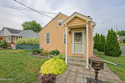 1752 Van Cortland Street, Schenectady, NY 12303