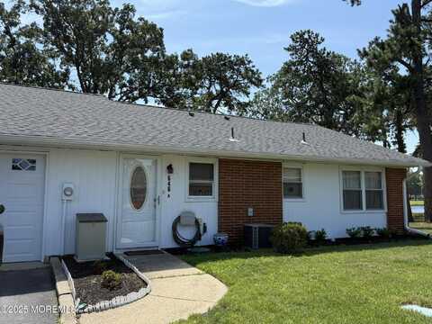 646 Plymouth Lake Drive, Lakewood, NJ 08701