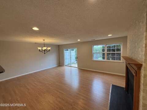 8 Fiddlers Elbow Court, Howell, NJ 07731