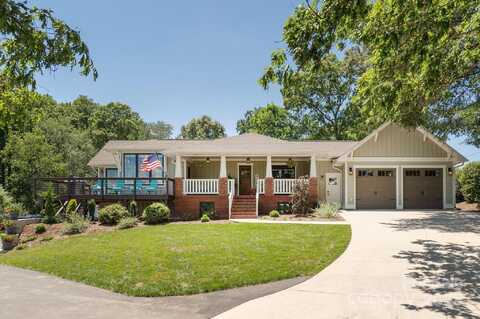 16 School House Road, Mills River, NC 28759