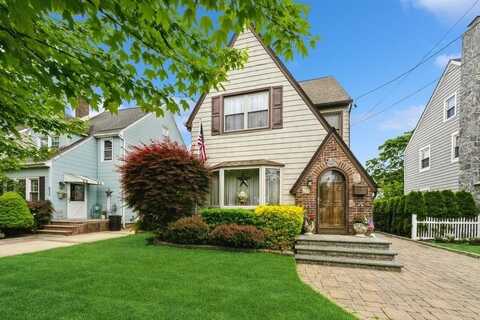 445 Wellington Road, Mineola, NY 11501