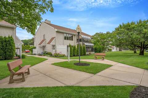 20 Laurel Ave, East Islip, NY 11730