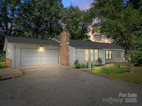 165 Crestview Drive, Hendersonville, NC 28791