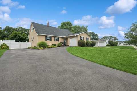 15 Tarkington Road, Holbrook, NY 11741