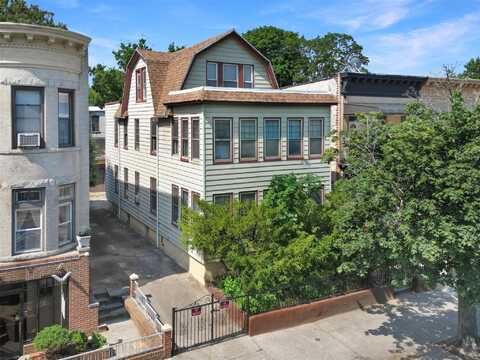 528 Bay Ridge Parkway, Brooklyn, NY 11209