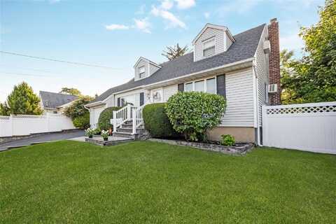 7 Frank Avenue, Farmingdale, NY 11735