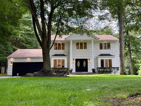 7 Northwood Court, Dix Hills, NY 11746