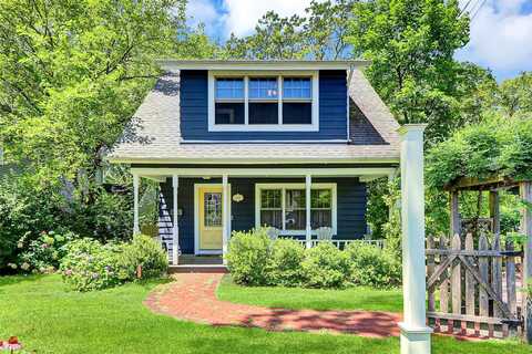 113 Scudder Place, Northport, NY 11768