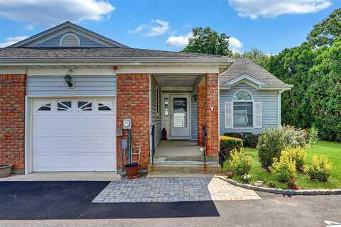 49 Primrose Lane, North Babylon, NY 11703