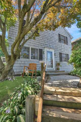 18 Neulist Avenue, Port Washington, NY 11050