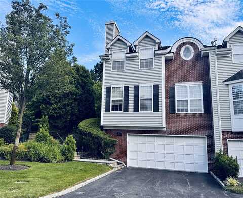 93 Paddington Circle, Smithtown, NY 11787