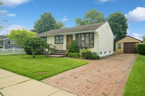 709 Seabury Avenue, Franklin Square, NY 11010