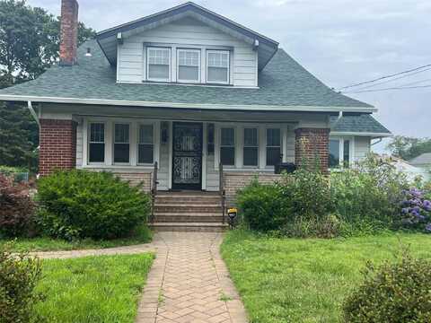 221 E Dean Street, Freeport, NY 11520