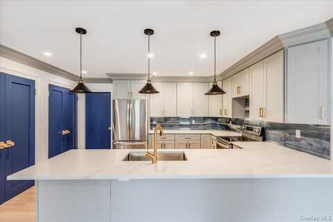 95 E Main Street, Huntington, NY 11743