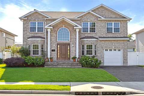 15 Southwood Circle, Syosset, NY 11791