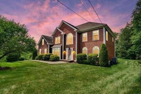 10 Belinsky Circle, Oxford, CT 06478