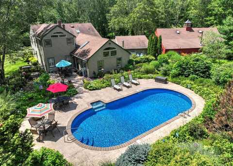 19 Good Hill Terrace, Roxbury, CT 06783
