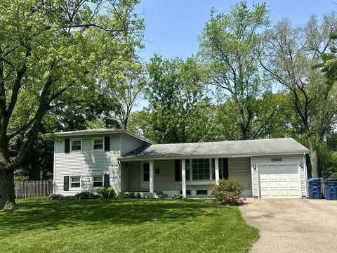 1028 Castlewood Lane, Deerfield, IL 60015