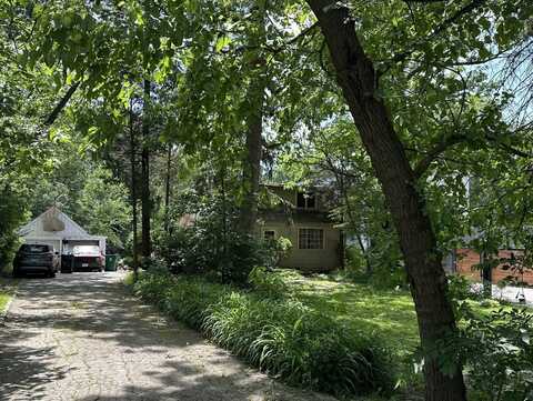 11407 Hiawatha Lane, Indian Head Park, IL 60525