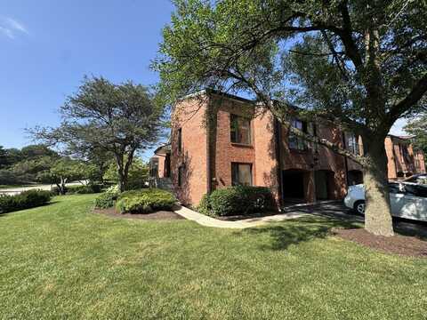 19w286 Governors Trail, Oak Brook, IL 60523