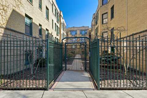 7035 N Sheridan Road, Chicago, IL 60626