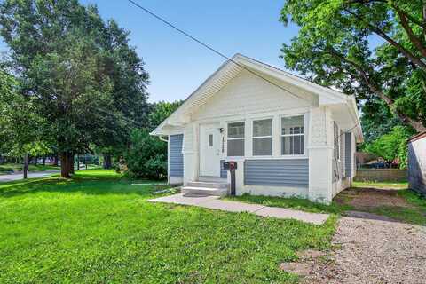 1728 Northwest Drive, Des Moines, IA 50310