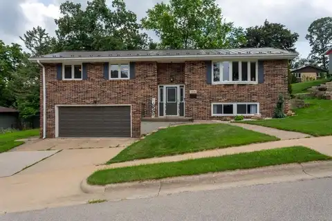 2870 Wildwood, Dubuque, IA 52001