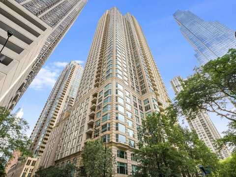 25 E Superior Street, Chicago, IL 60611