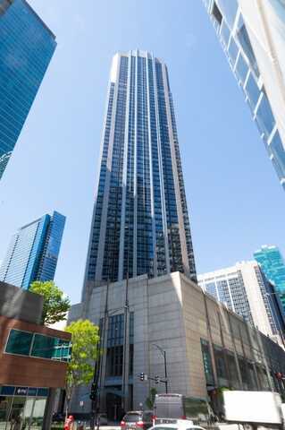 512 N McClurg Court, Chicago, IL 60611