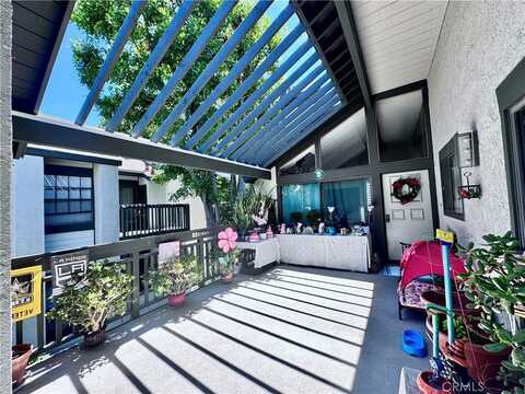 2532 W Macarthur Boulevard, Santa Ana, CA 92704
