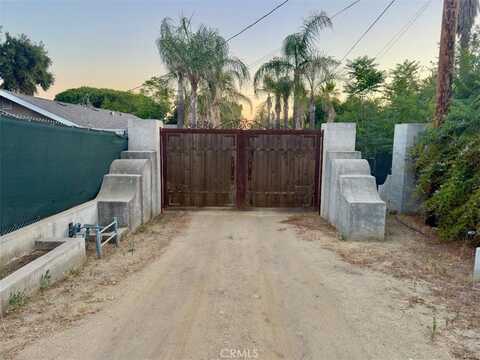 13573 Gladstone Avenue, Sylmar, CA 91342