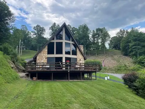 2 JC Estate Dr, Paintsville, KY 41240