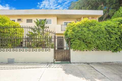 6904 Radford Avenue, North Hollywood, CA 91605