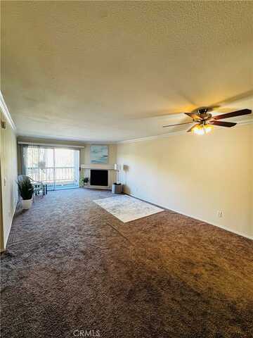 5530 Owensmouth, Woodland Hills, CA 91367