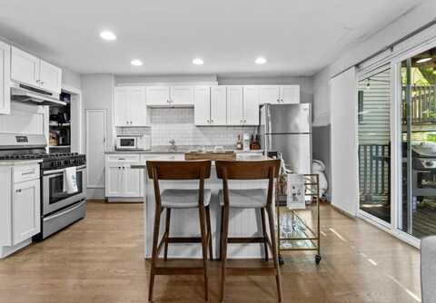 649 E 2nd 2, Boston, MA 02127