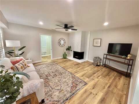 1521 S Pomona Avenue, Fullerton, CA 92832