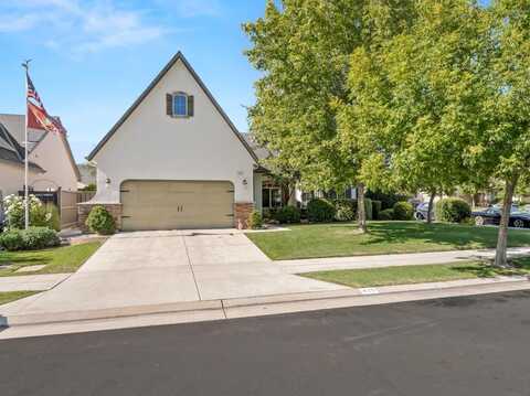 425 Trenton Avenue W, Clovis, CA 93619