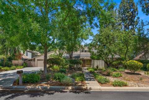 835 Ashcroft Avenue E, Fresno, CA 93704