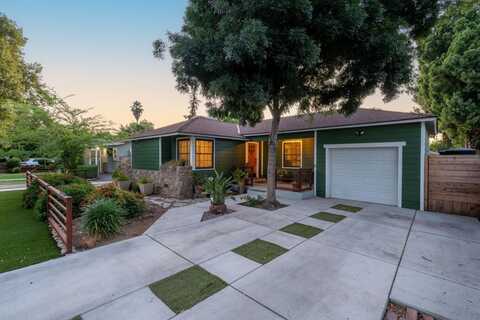2834 Thorne Avenue N, Fresno, CA 93704