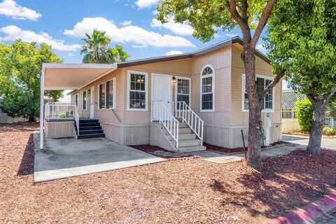 1218 Cleveland Avenue E, Madera, CA 93638