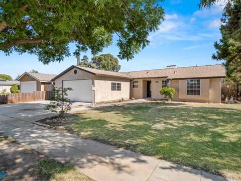 3844 Holland Avenue E, Fresno, CA 93726