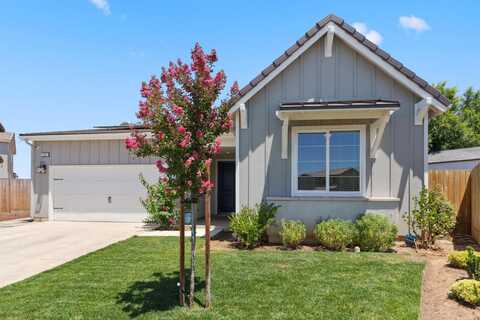 1567 Las Rosas Avenue, Clovis, CA 93619